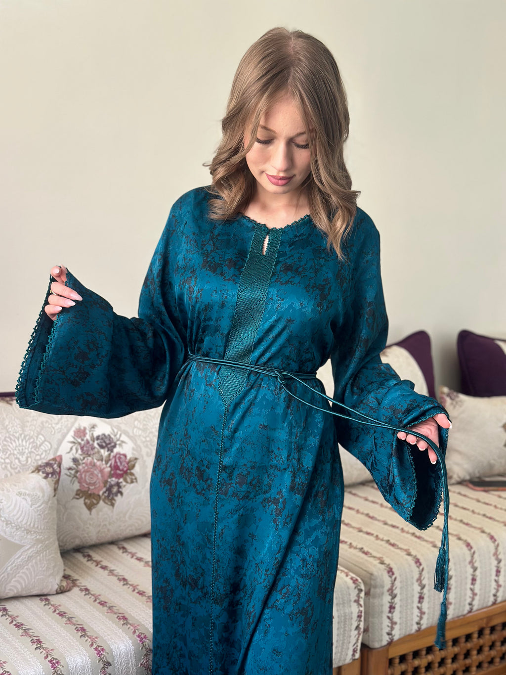 Caftan - قفطان